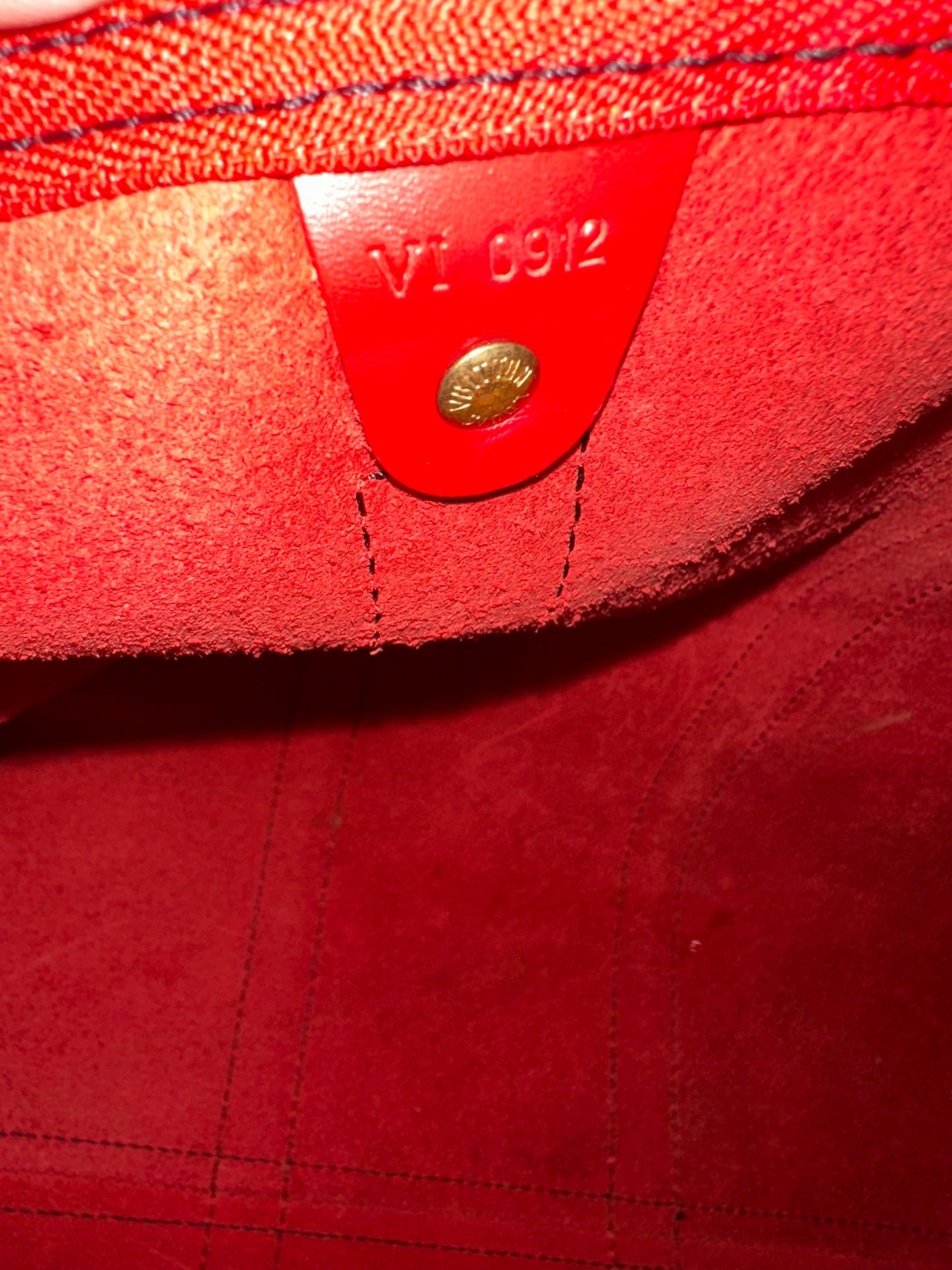 *Louis Vuitton Vintage Epi Keepall 45 Bag