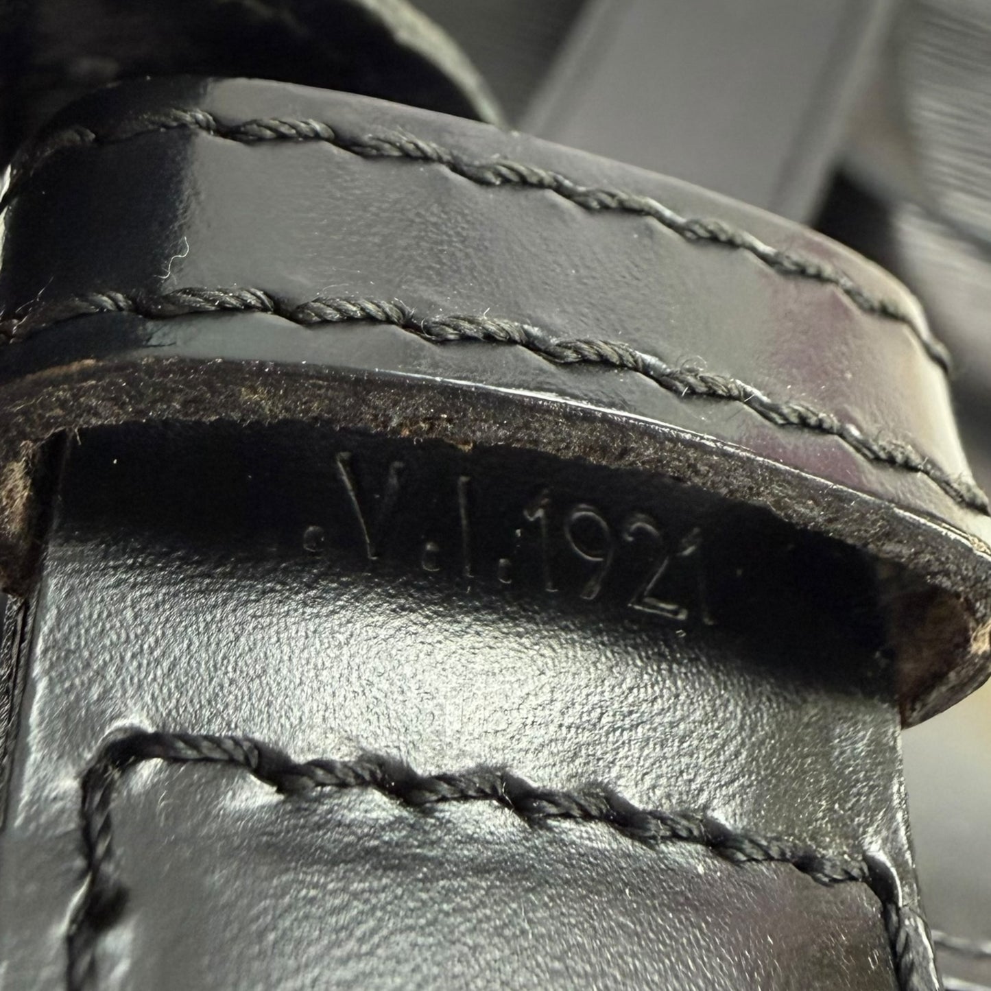 Louis Vuitton Epi Leather Sac De Paul Bucket Shoulder Bag